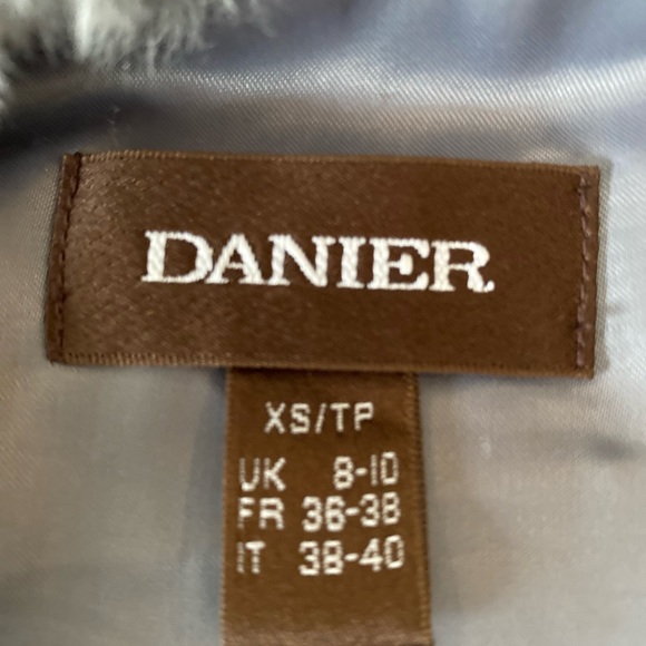 Beautiful Genuine Danier Leather/fur Winter Cost - Picture 3 of 12